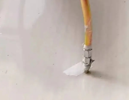 广宗瓷砖空鼓维修公司专业解答在瓷砖铺贴过程中，如果使用的砂料过粗（如全部使用了粗砂），可能会导致以下问题